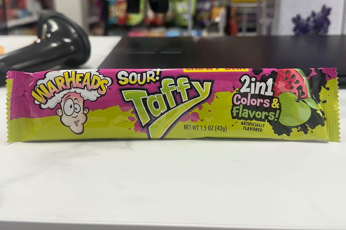 Warheads sour taffy 2in1