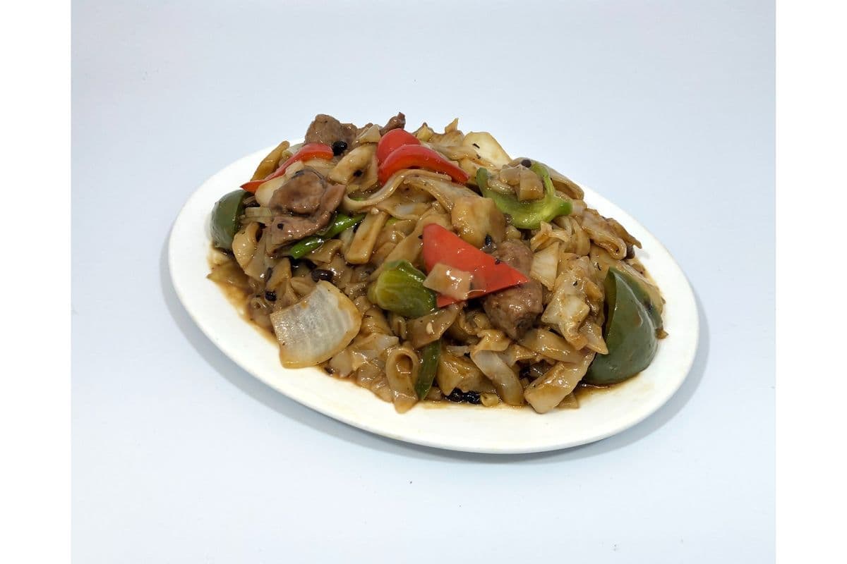 121. Beef Fried Ho Fan with Black Bean Sauce