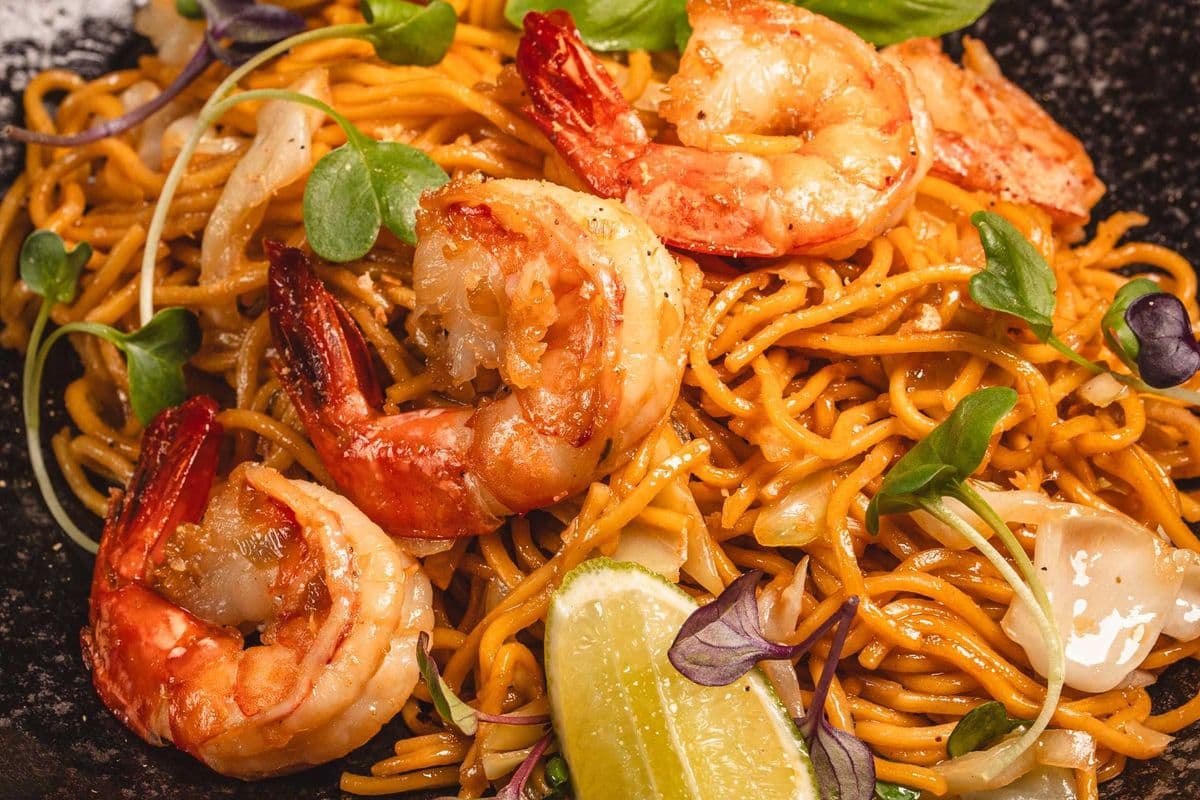 Garlic Butter Noodle With Prawns