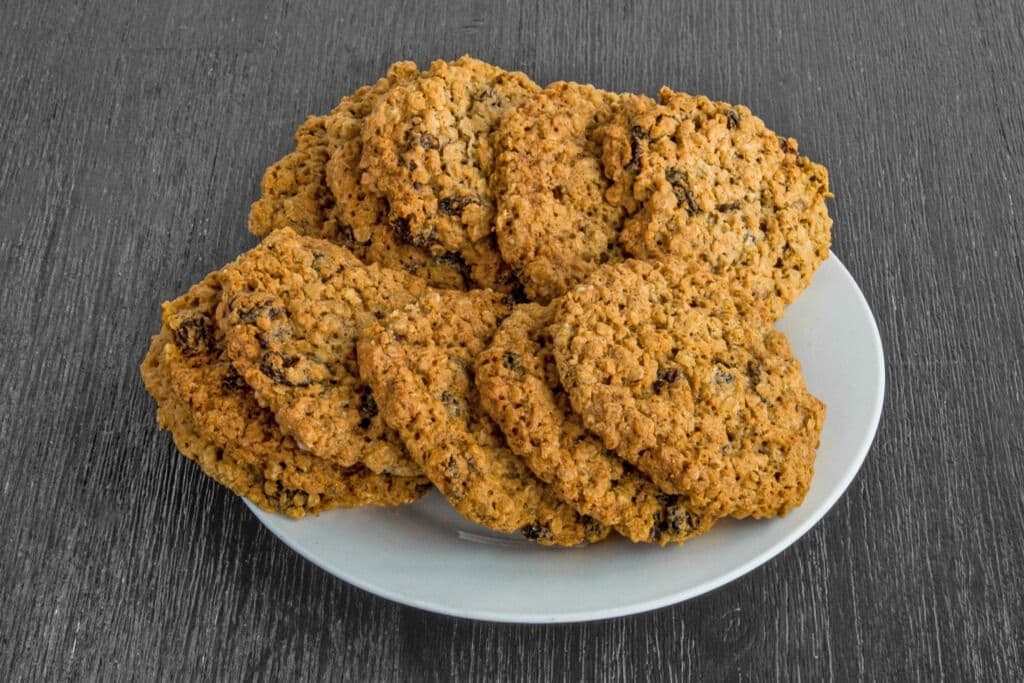 Oatmeal Raisin Cookies (DZ)