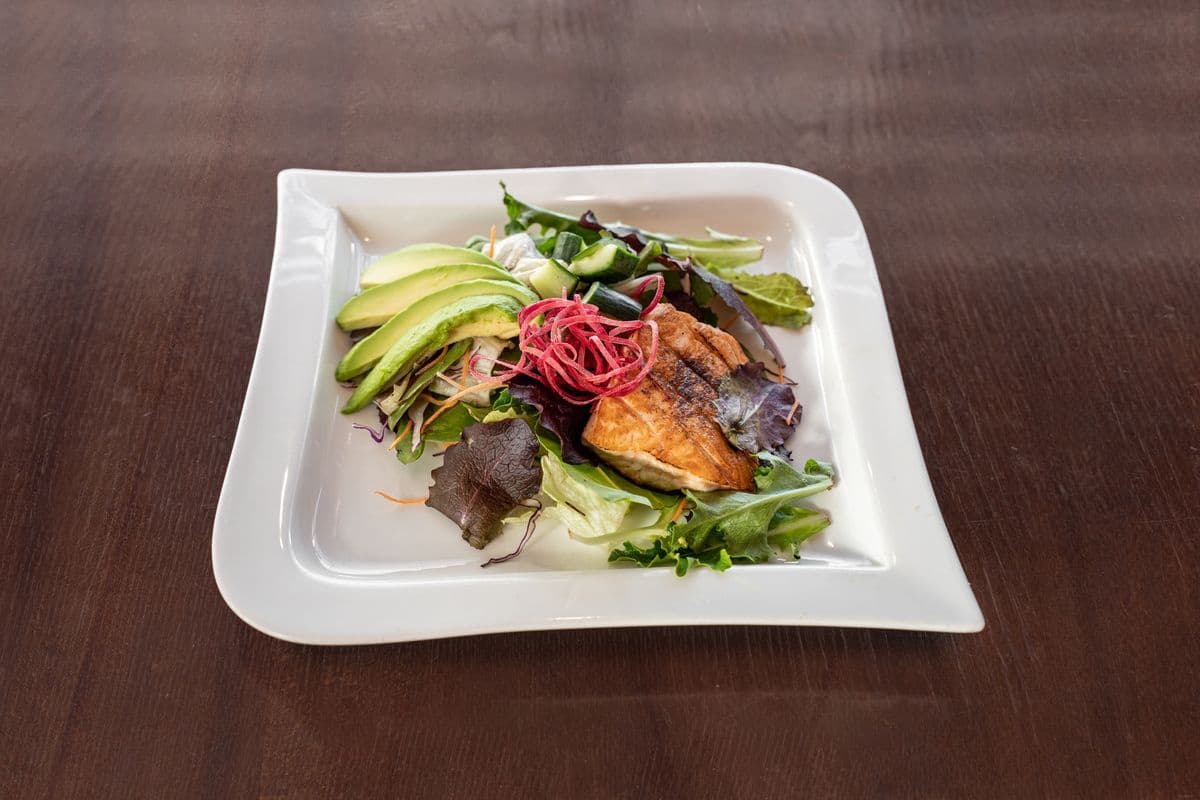 Grilled Salmon Salad