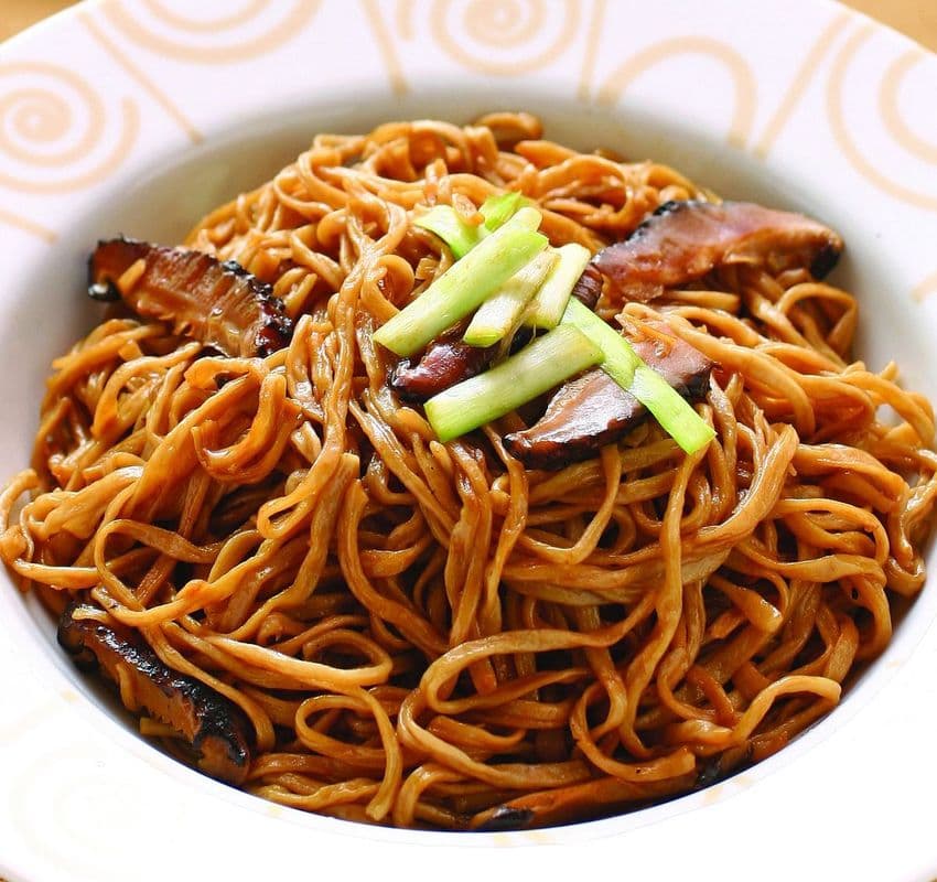 Braised Yee Mein with Chinese Mushrooms / 乾燒伊麵