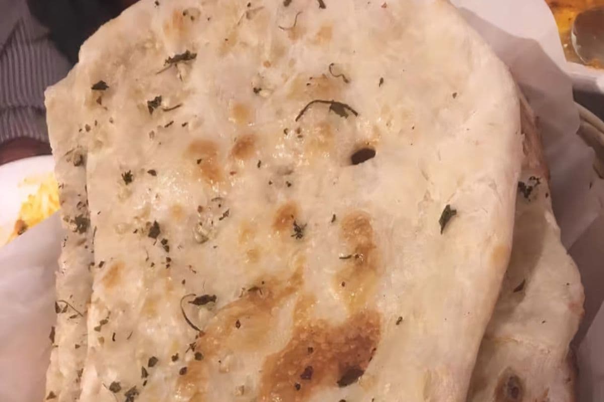 66. Pain naan à l'ail / Garlic Naan Bread