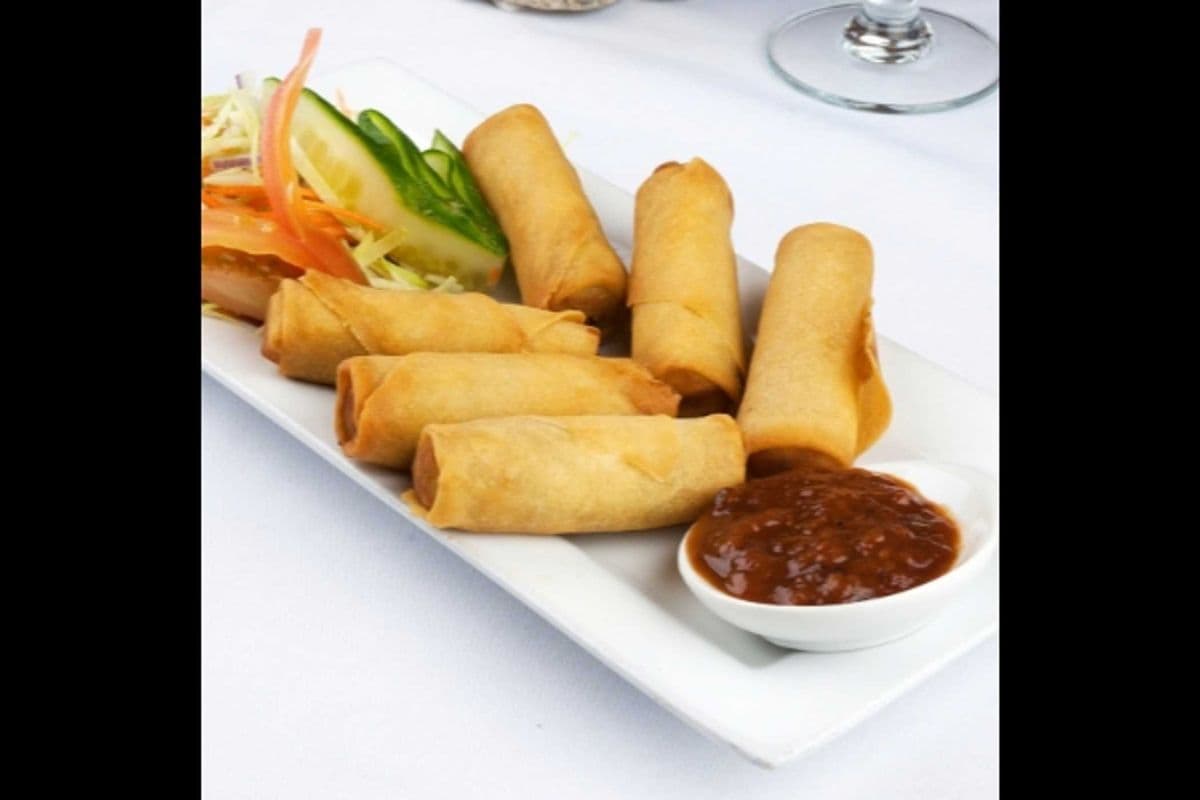 B09. Veggie Spring Rolls (10 pcs)