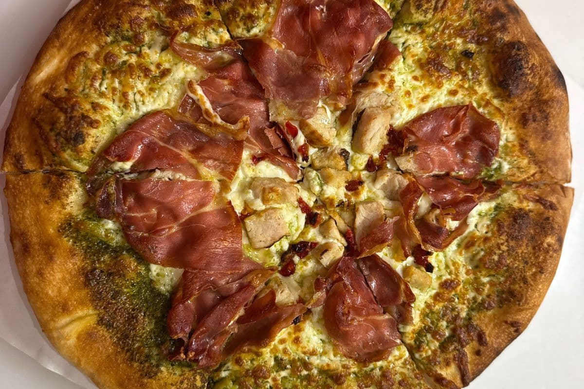12" Pesto Chicken and Prosciutto Pizza