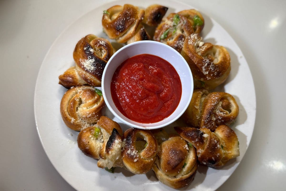 NEW! Roll & Twist Garlic Knots