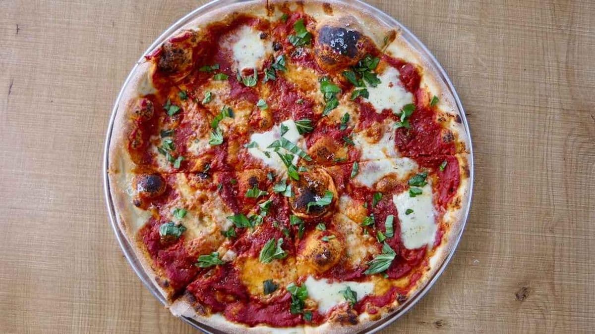 18" New York Pizza - Margarita Pizza