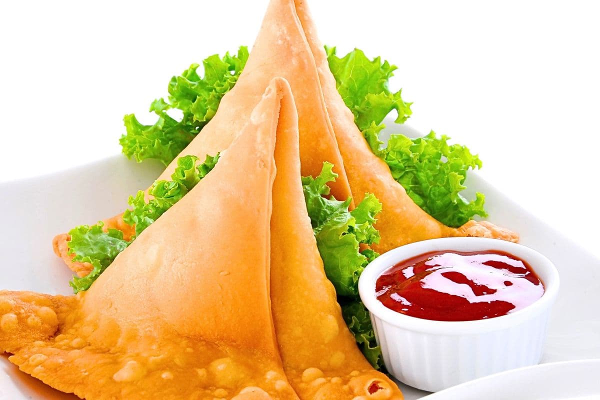 Veg Samosa with Tamarind Chutney