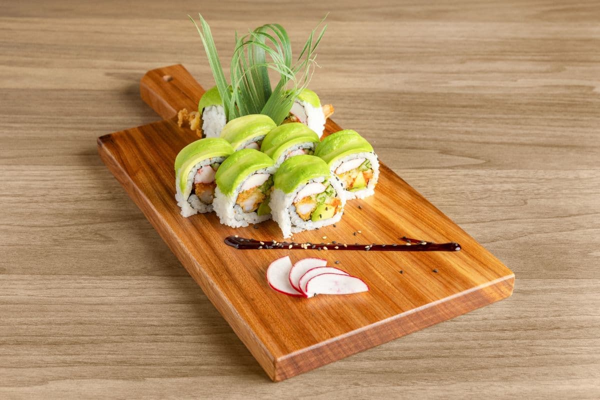 Green Dragon Roll (10 pcs)
