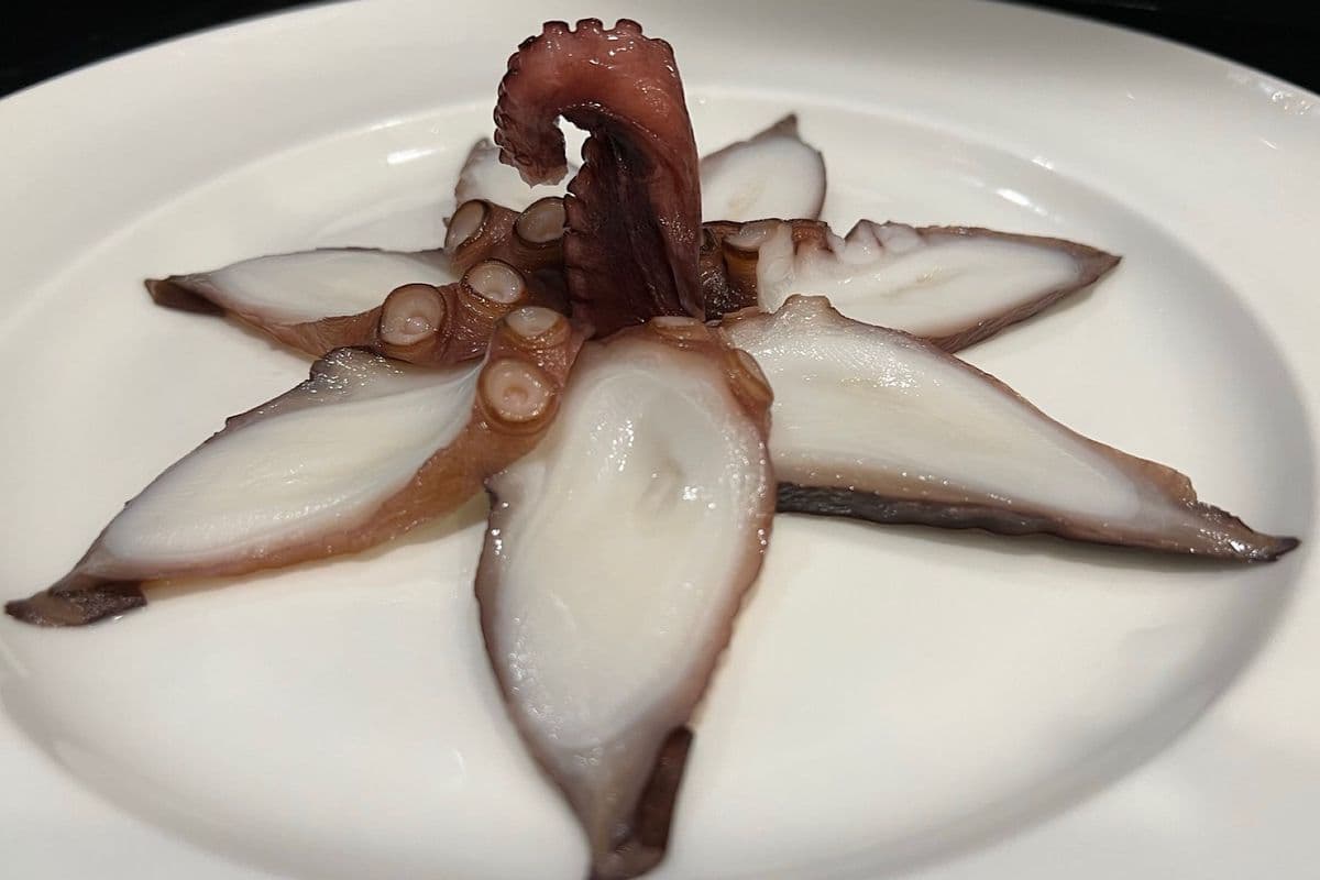 Tako Sashimi (6 pcs)