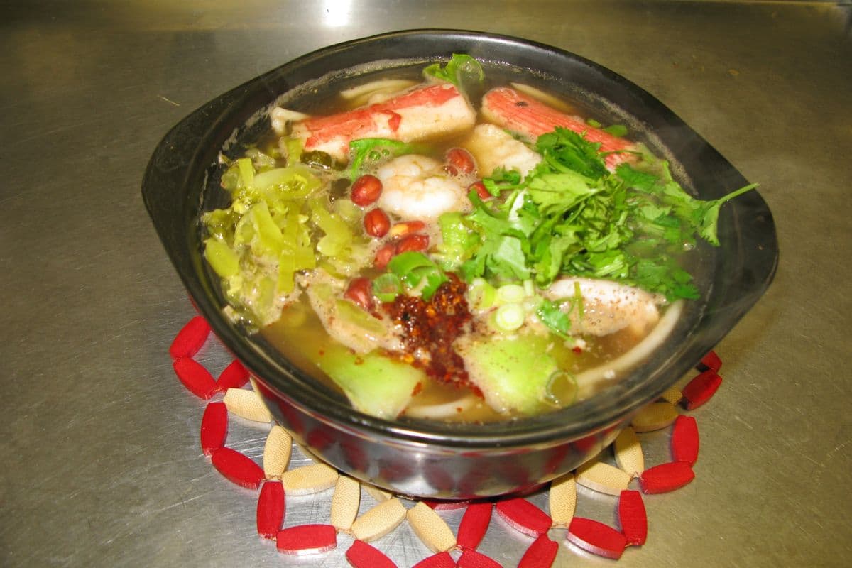 12. Seafood Rice Noodle Soup 海鲜米粉
