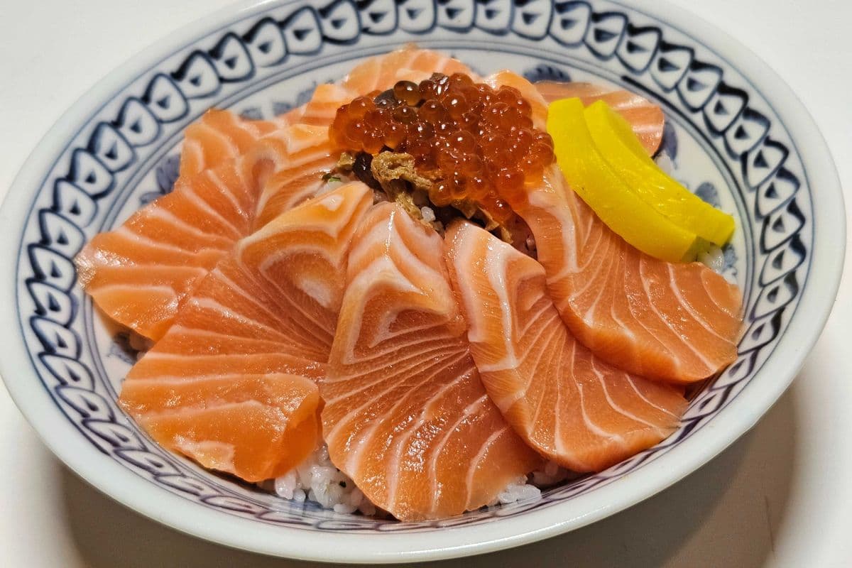 705. Salmon Ikura Don