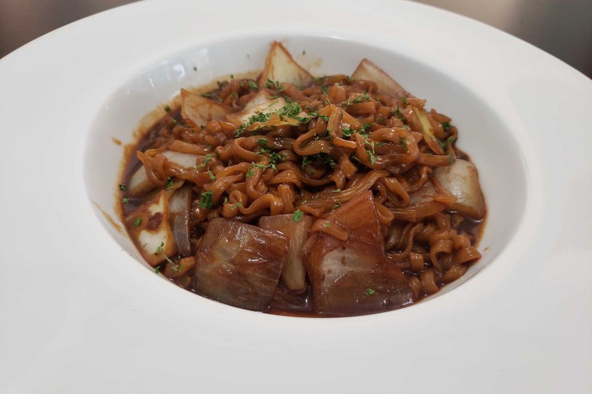 Nouilles coréennes jja jang (doux ou épicé) / Korean Jja Jang Noodle (Mild or Spicy)