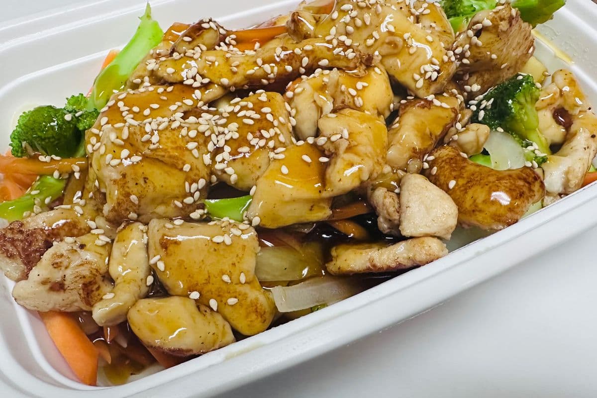 P1. Chicken Yaki Udon with Veggies