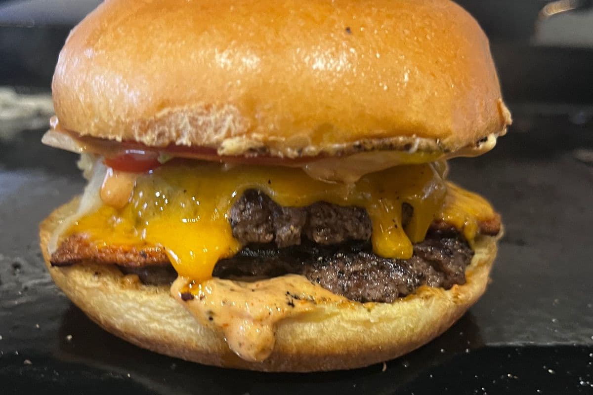 Classic Smashed Cheeseburger