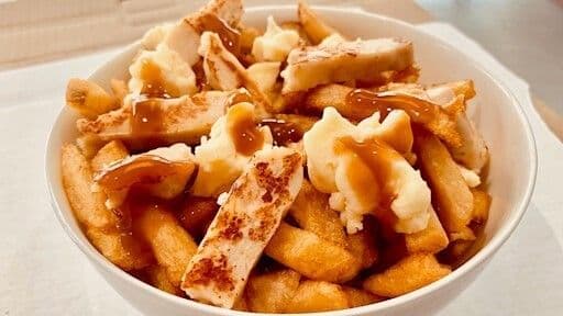 Petite Poutine au Poulet / Small Chicken Poutine