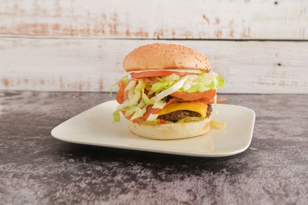 Bacon Deluxe Cheeseburger