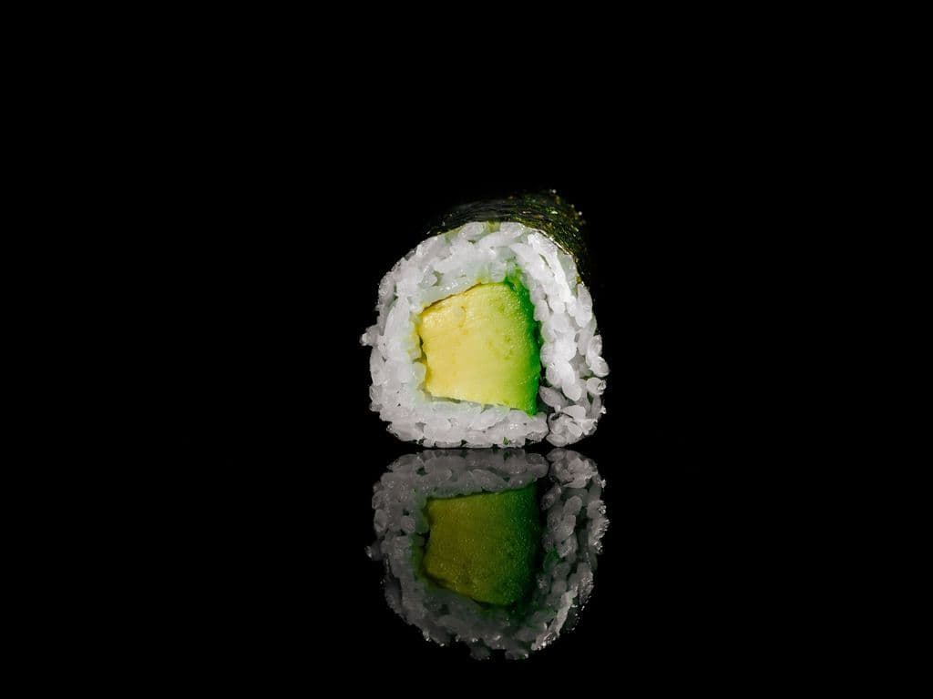 M18. Avocado Roll (6 Pcs)