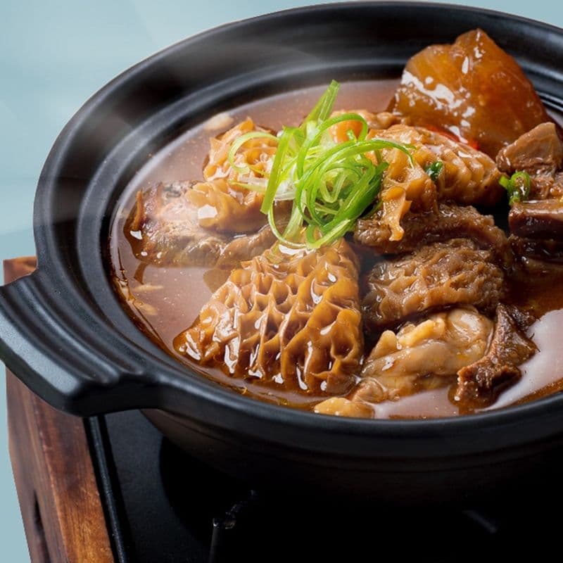 Beef Tripes, Tendon, and Brisket in Spicy Chili Sauce Hot Pot / 麻辣牛筋腩肚煲 (例)
