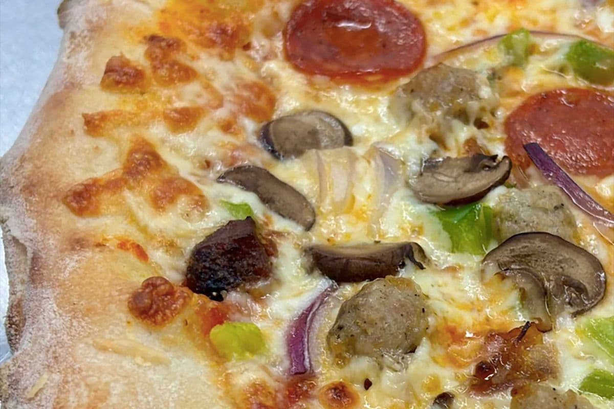 12" Deluxe Pizza