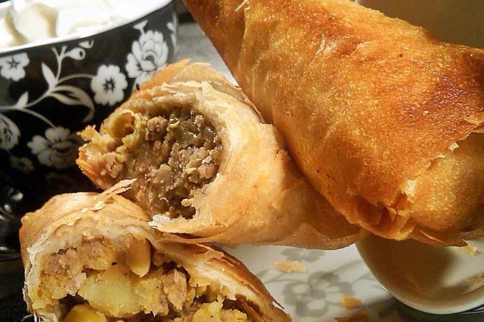 Curried Beef Samosa (1 pc)