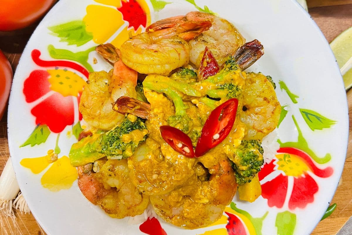 Karee Goong (ผัดผงกะหรี่กุ้ง)