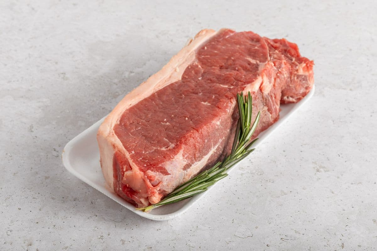 Canada AA Or Higher N.Y. Striploin (1lb)
