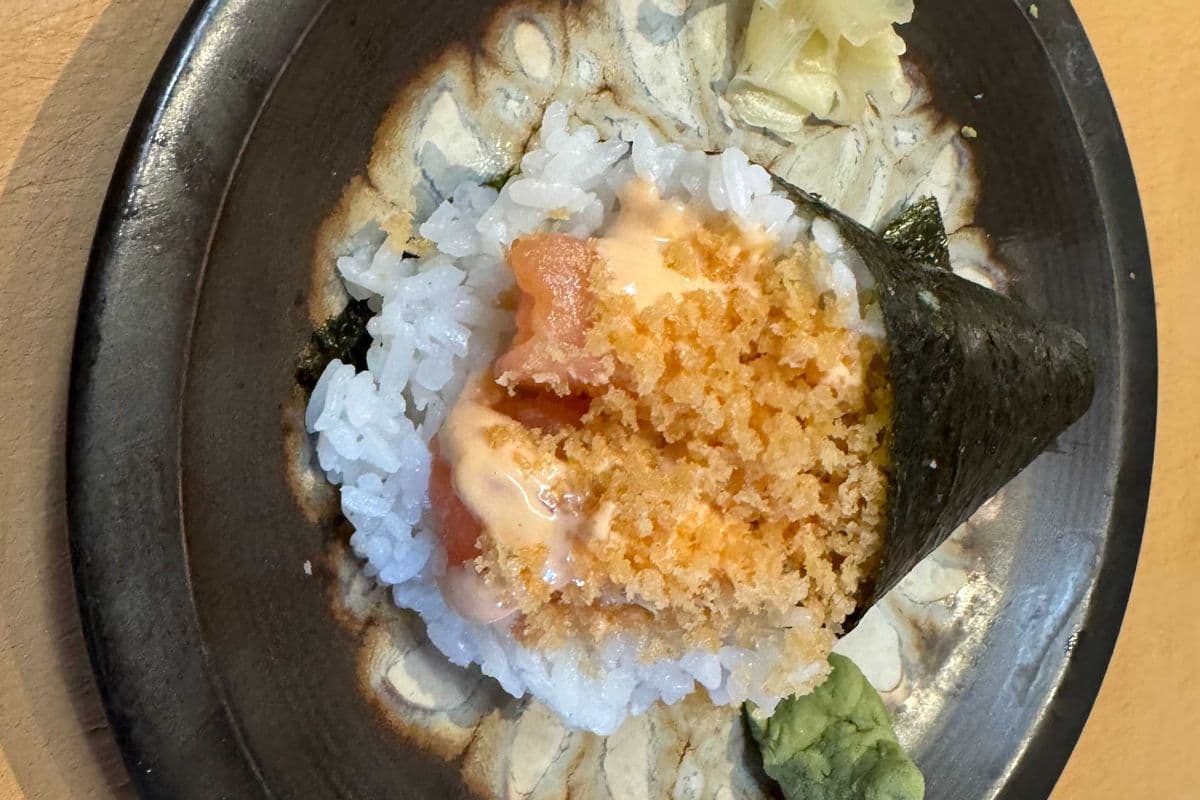 SH5) Spicy Salmon Hand Roll