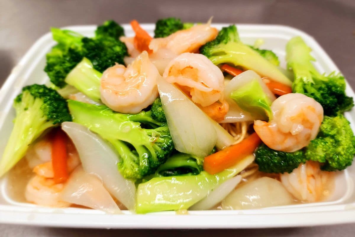 91. Shrimp with Mixed Vegetable Fried Noodles