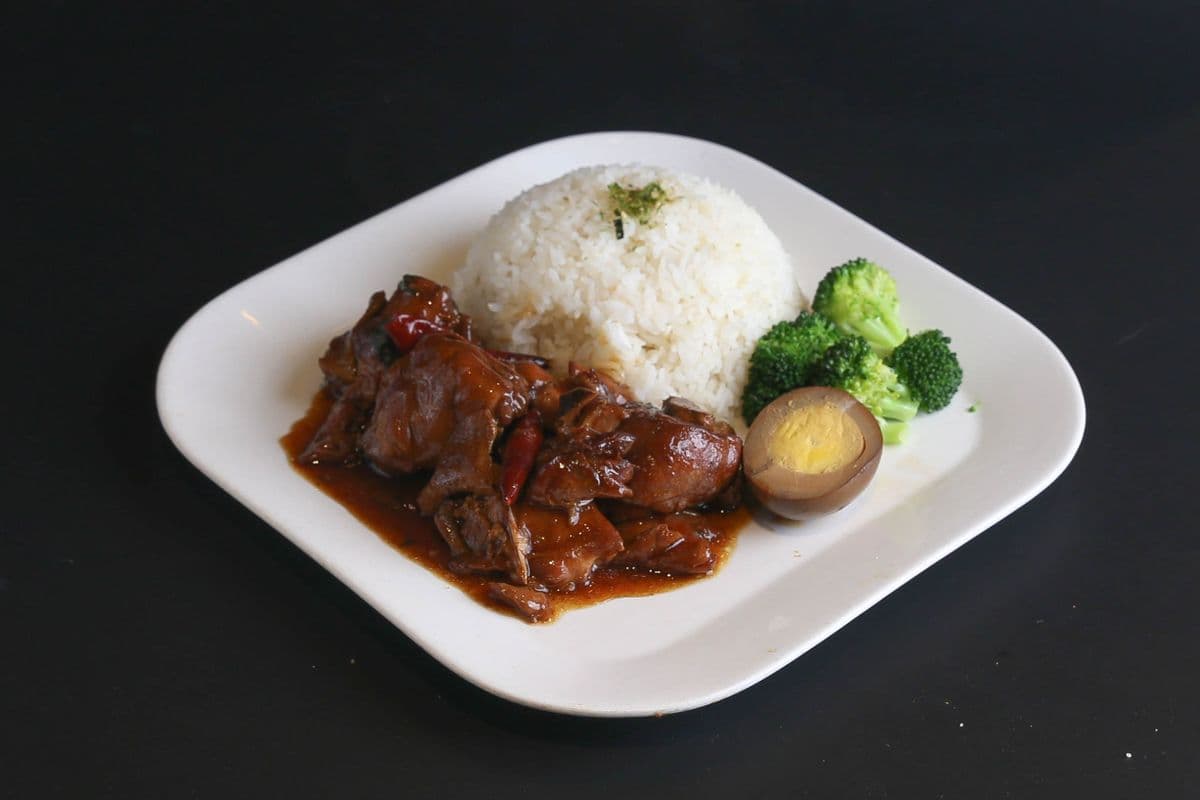 EN12. Three - Cup Chicken on Rice 台式三杯雞飯