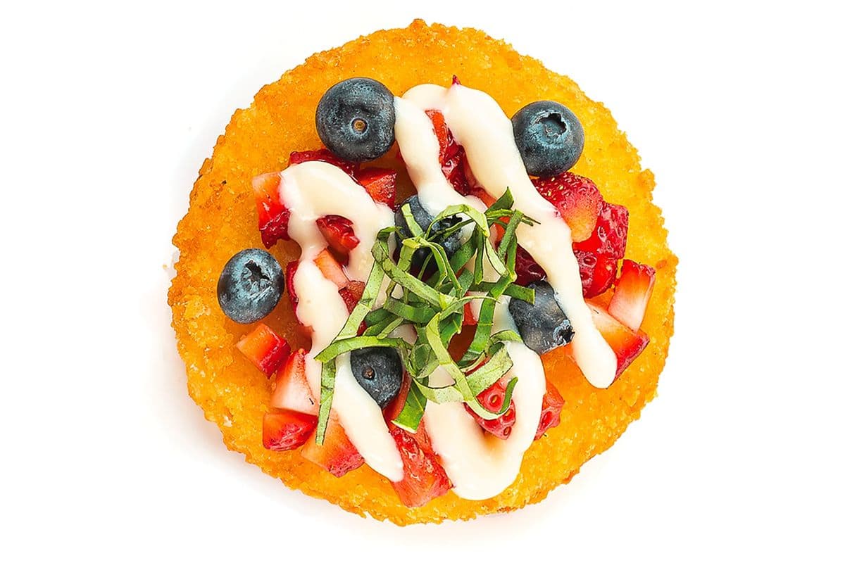 Sushi pizza dessert Fraise, bleuet et basilic / Strawberry, Blueberry, and Basil Sushi Pizza Dessert