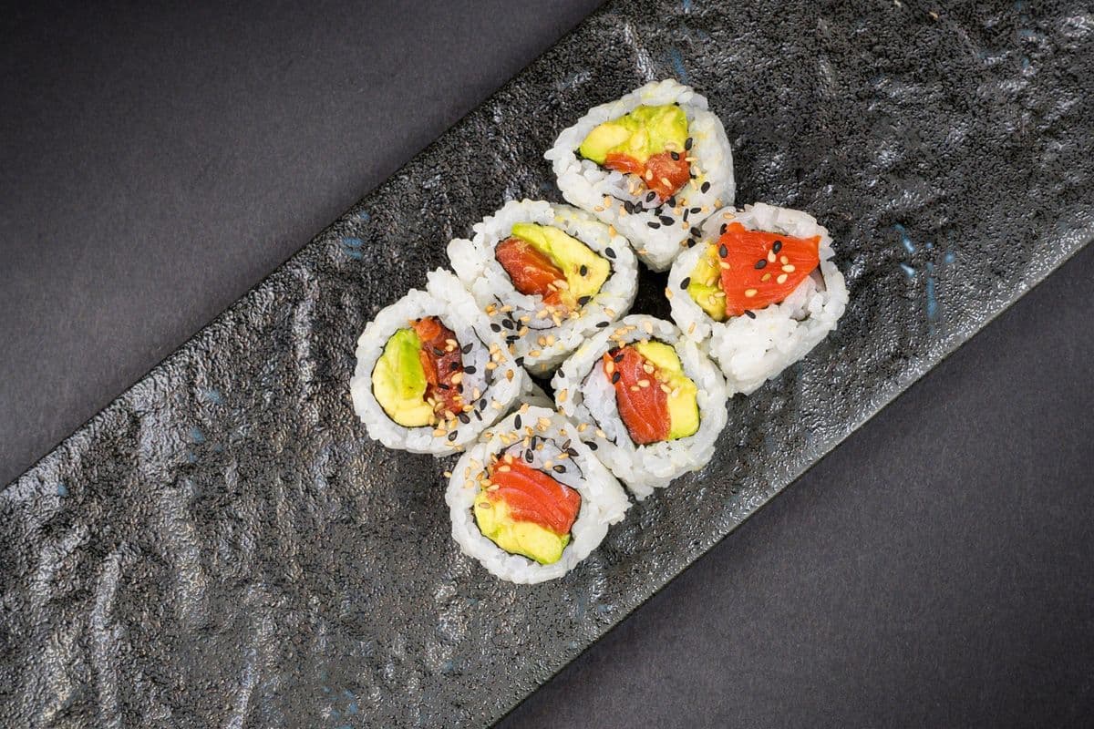 Wild Salmon and Avocado Roll (8pcs)