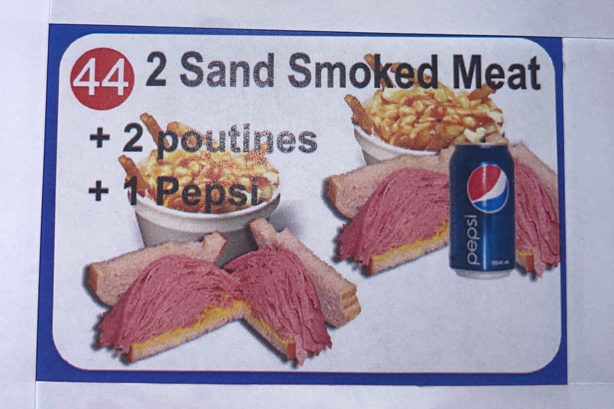 #44 Combo : 2 poutines, + 2 sandwichs à la viande fumée + 1 Pepsi.