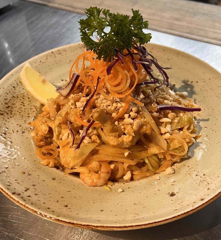 N2. Seafood Pad Thai 泰式炒河