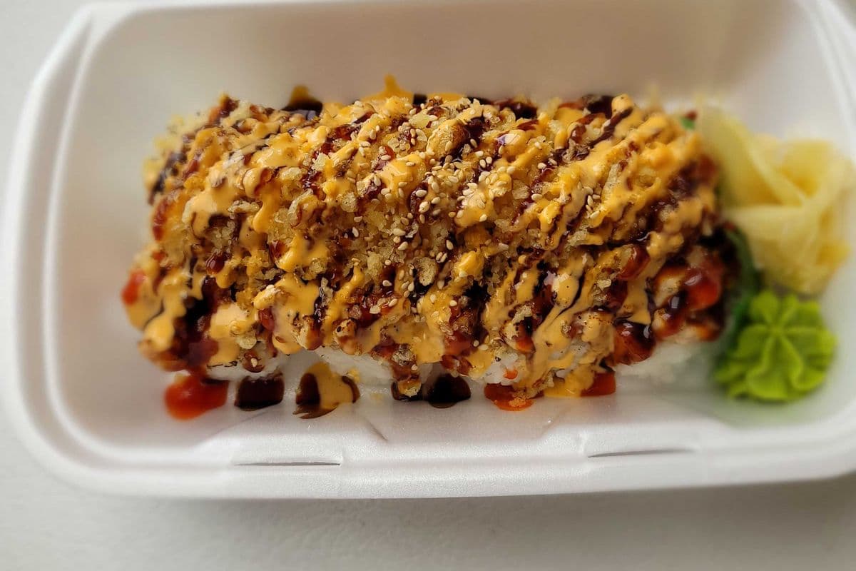 Crunch Aburi Tuna Roll (8 pcs)