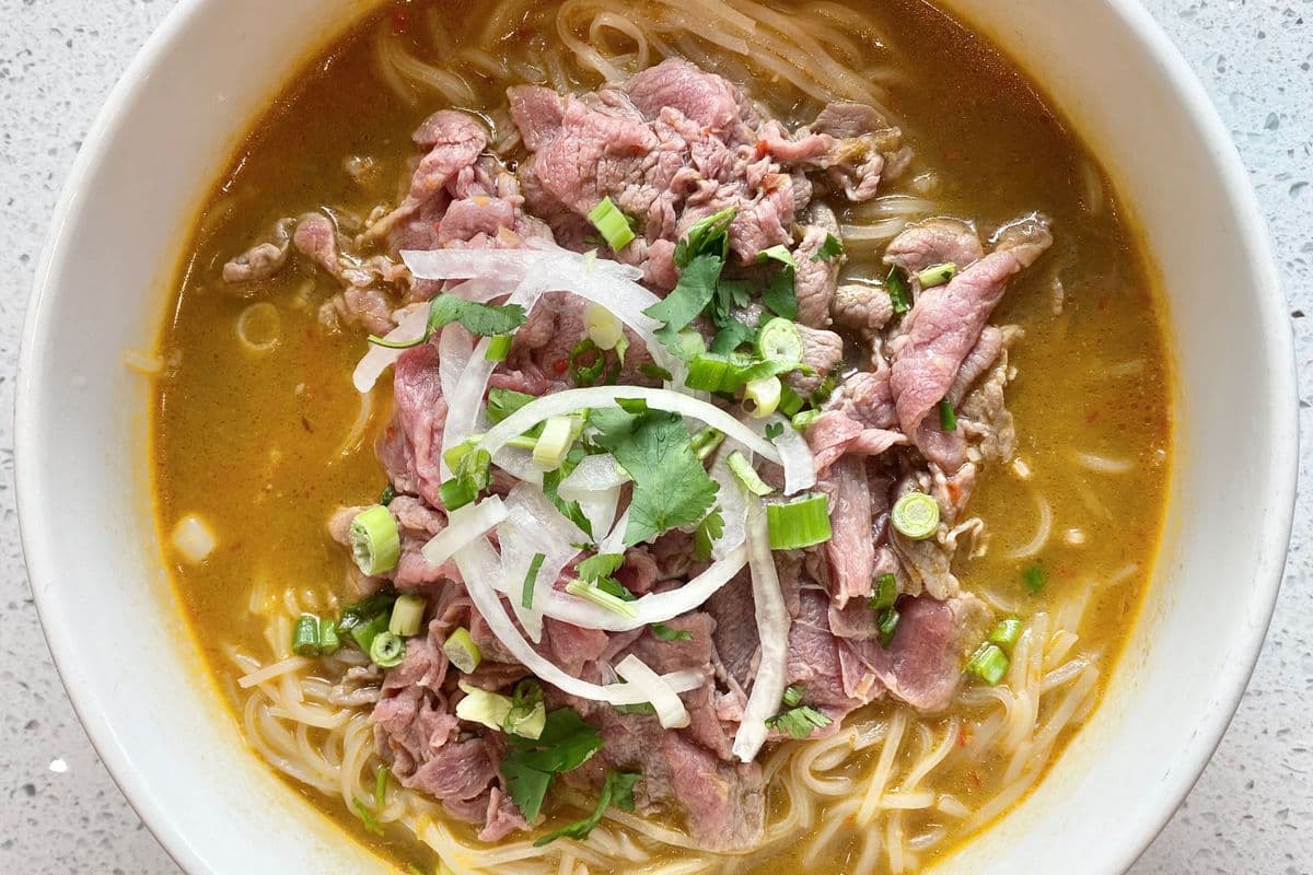 PS4. Sate Medium Rare or Well Done Beef Noodle Soup (Pho Sate Tai)