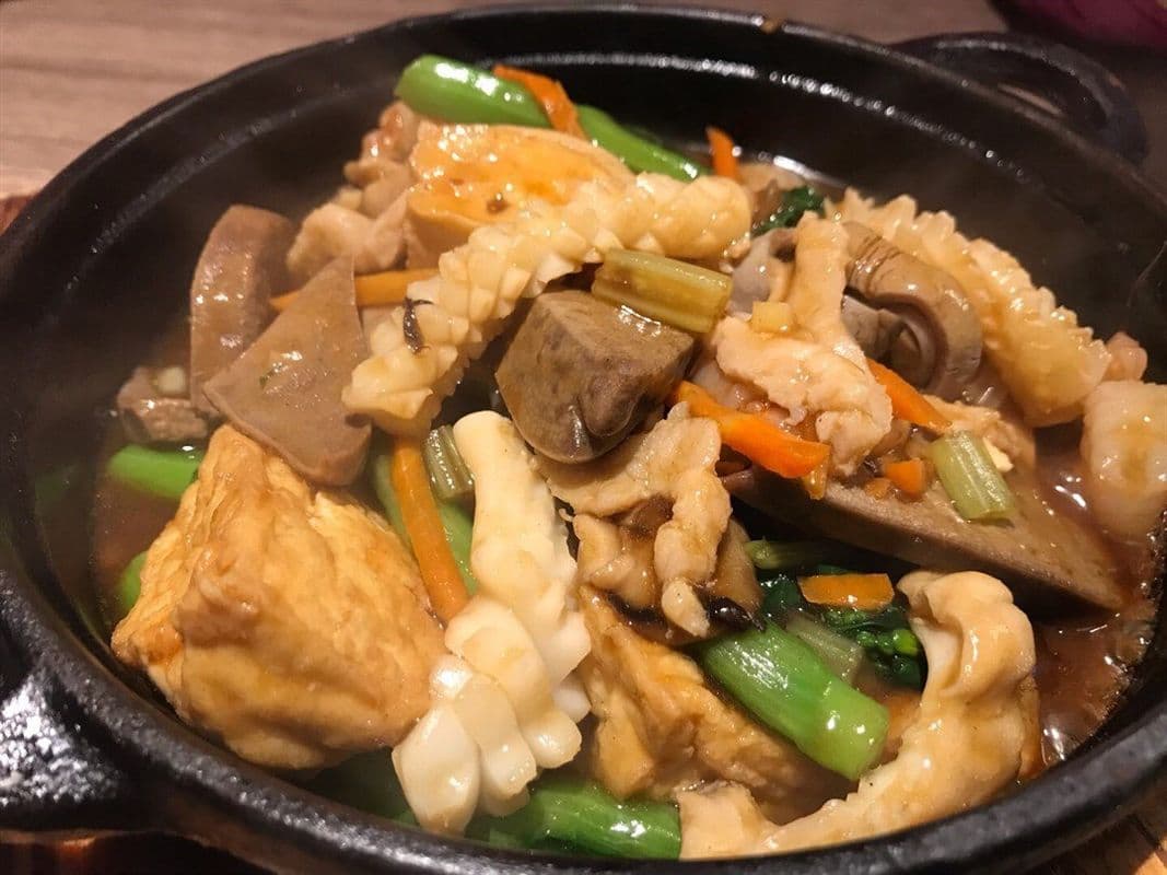 177. Meat, Seafood, and Tofu Hot Pot