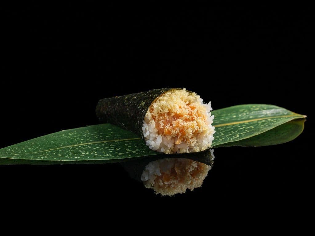 H15. Spicy Salmon Hand Roll (1 Pc)