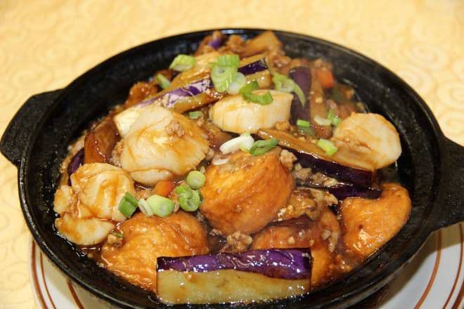 Scallops, Eggplants, Egg Tofu and Black Fungus Hot Pot / 雲耳三子煲