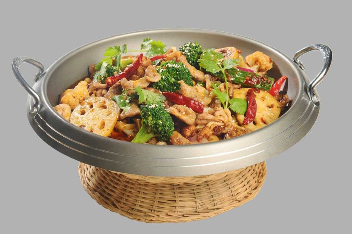 4. Spicy Beef Hot Pot (香辣肥牛锅)