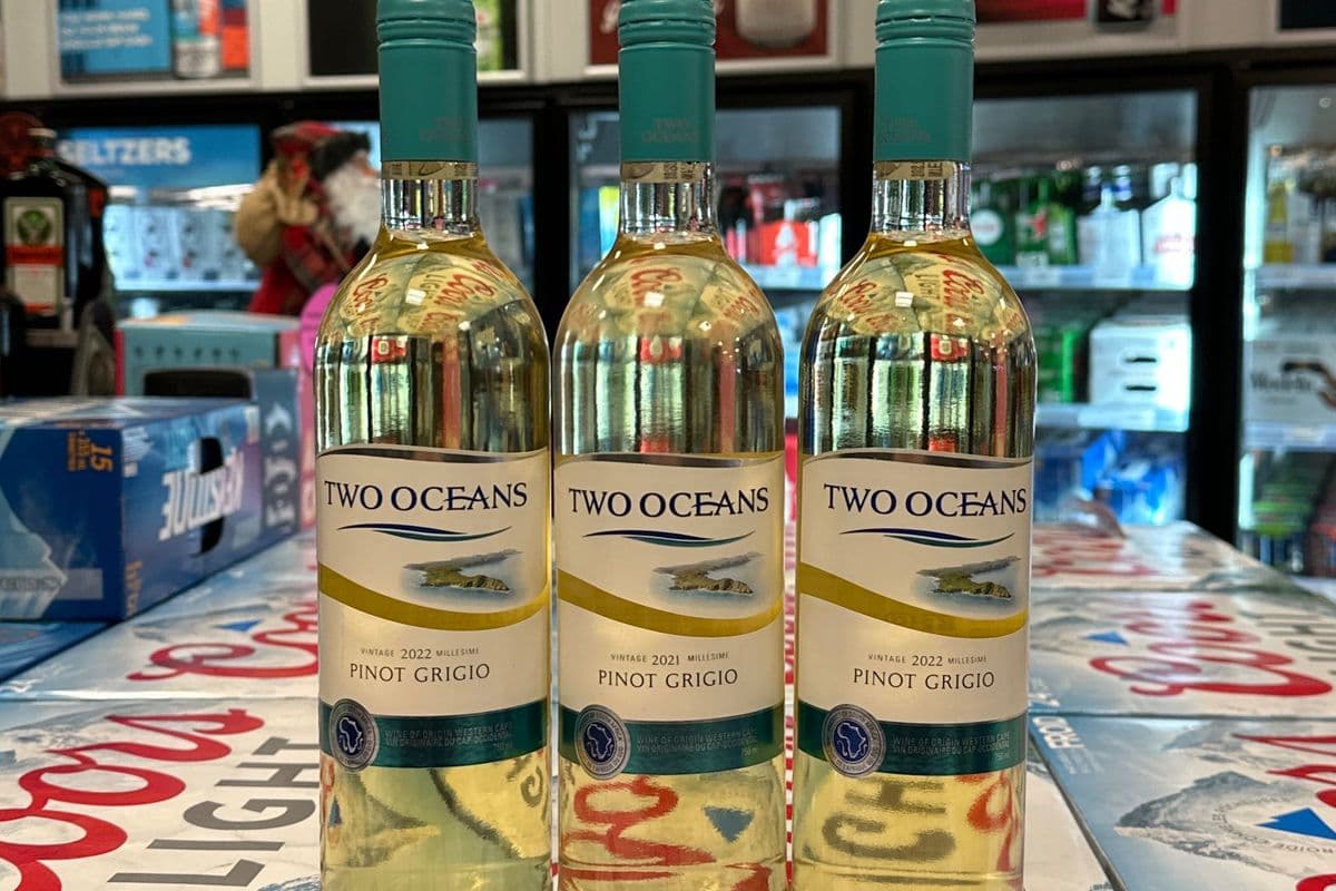 TWO OCEANS PINOT GRIGIO (1 x 750 mL)