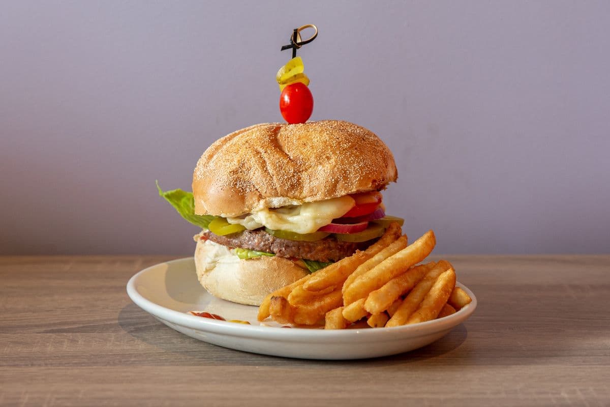 Home Burger (6 oz)