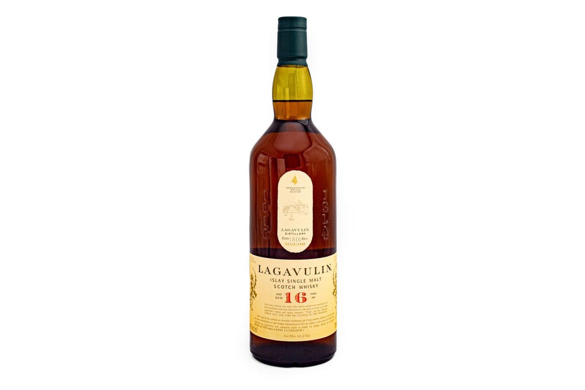 Lagavulin 16 Years Old (1 x 750 ml)