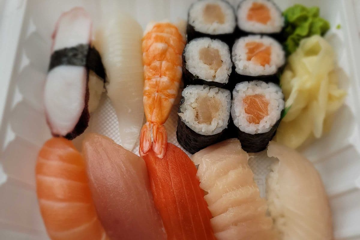 Assorted Sushi Combo (14 pcs)