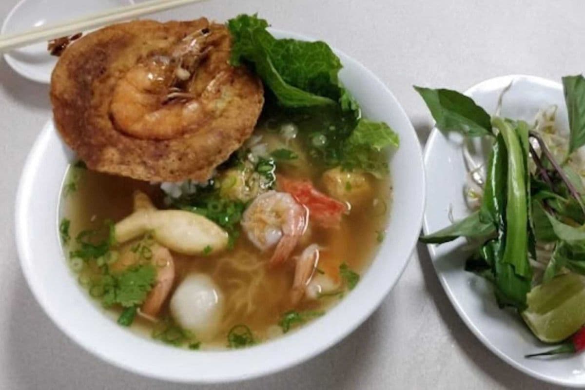 33. Seafood Noodles