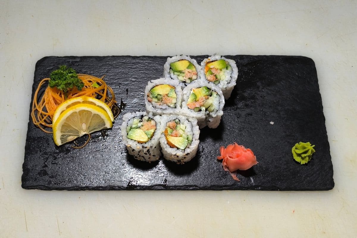 Deluxe California Roll (6 pcs)