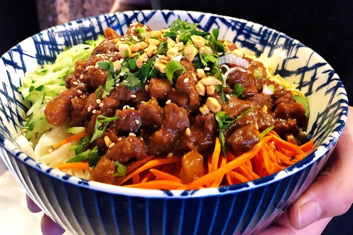 Traditional Soybean Paste Noodles 北方肉酱炸酱面