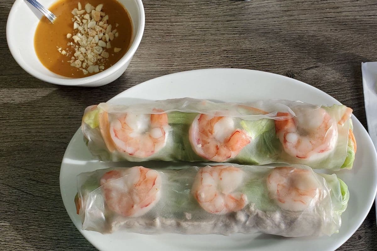 1. Fresh Salad Rolls (2 pcs)