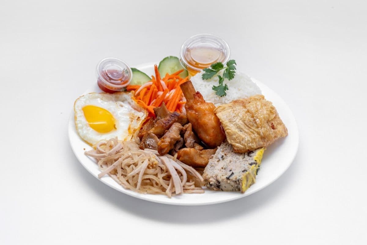 Grilled Lemongrass Chicken Vermicelli Bowl