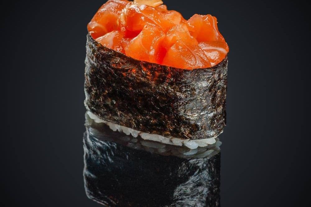 Gunkan Salmon Salmon (1 pc)
